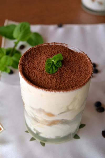 Süßes leckeres italienisches Tiramisu-Dessert — Stockfoto