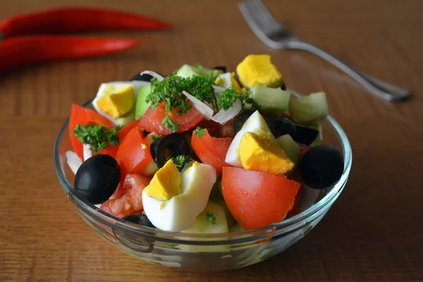 Healthy vegetable salad with eggs in the glass bowl — Stock Photo, Image