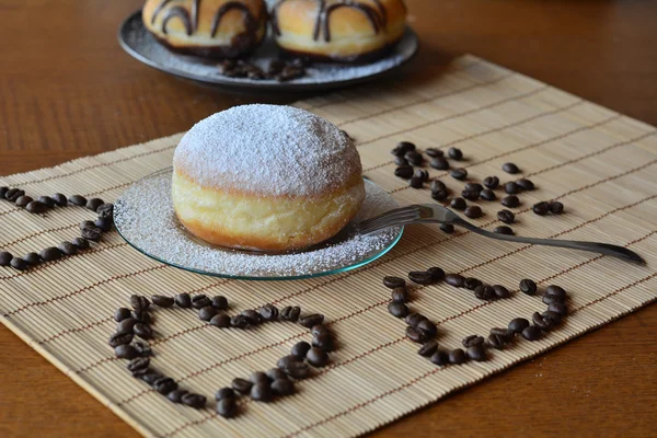 Traditioneller Donut mit Puderzucker — Stockfoto