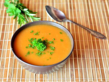 Maydanoz bir kase kabak Creme çorba