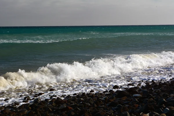 Mořská vlna na pláži Costa Calma ostrova Fuerteventura, Kanárské ostrovy, Španělsko. — Stock fotografie