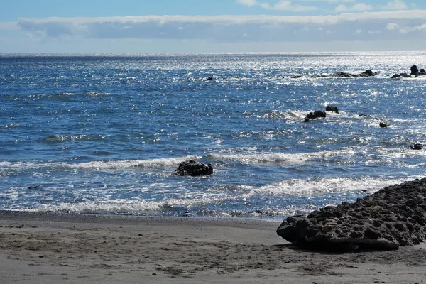 Mořská vlna na pláži Costa Calma ostrova Fuerteventura, Kanárské ostrovy, Španělsko. — Stock fotografie