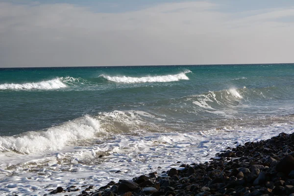 Mořská vlna na pláži Costa Calma ostrova Fuerteventura, Kanárské ostrovy, Španělsko. — Stock fotografie