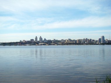 Dnipropetrovsk şehir Dnipro Nehri'nin üzerinde görünümünü