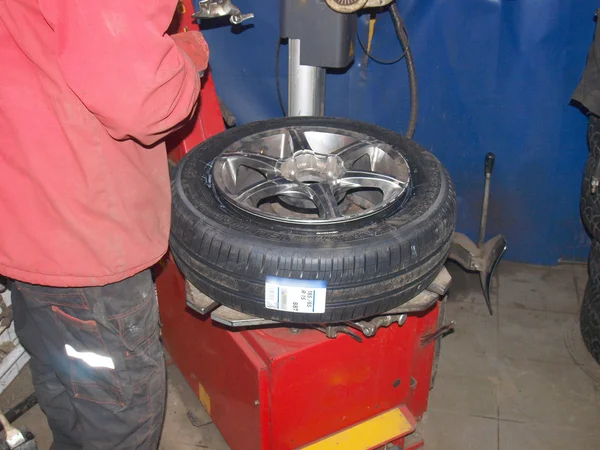 Install Tires Wheels Equipment Repair Wheels — Stock Photo, Image