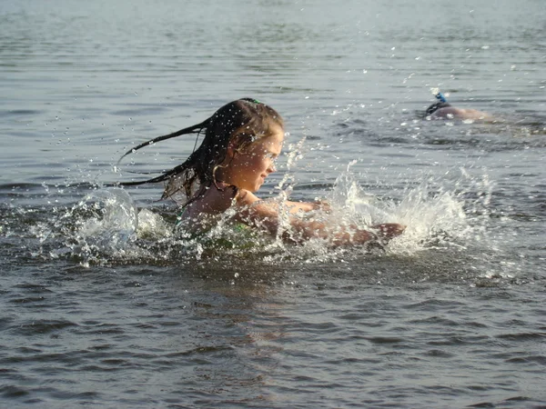 Niño Bañándose Chorro Del Río Aprender Nadar — Foto de Stock