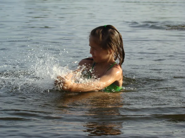 Enfant Baigner Dans Rivière Éclabousser Apprendre Nager — Photo