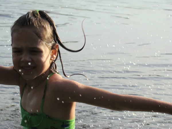 Bambino Che Bagno Nel Fiume Spruzza Impara Nuotare — Foto Stock