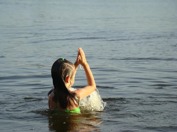 Kinder Planschen Fluss Und Lernen Schwimmen — Stockfoto