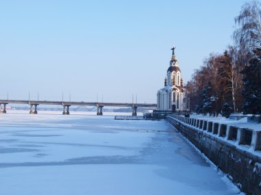 Dnepropetrovsk, Dnieper Nehri, şehir merkezine doğru banka çıkabilir.