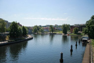 Bydgoszcz şehir manzarası Byrda nehrinin farklı kıyılarından
