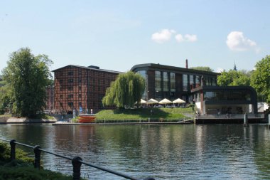 Bydgoszcz şehir manzarası Byrda nehrinin farklı kıyılarından