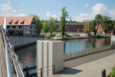 Bydgoszcz şehir manzarası Byrda nehrinin farklı kıyılarından