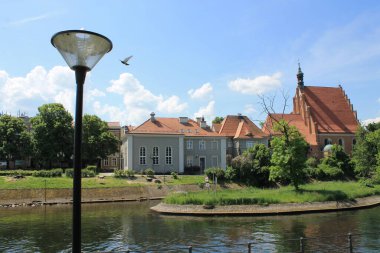 Bydgoszcz şehir manzarası Byrda nehrinin farklı kıyılarından