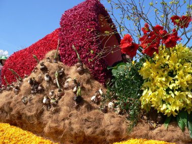 geçit töreni çiçekler