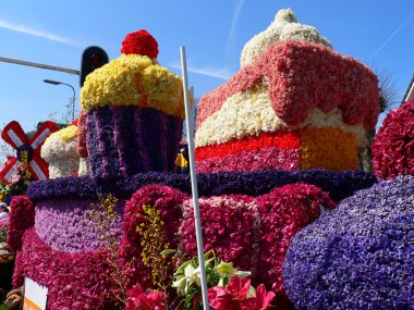 geçit töreni çiçekler