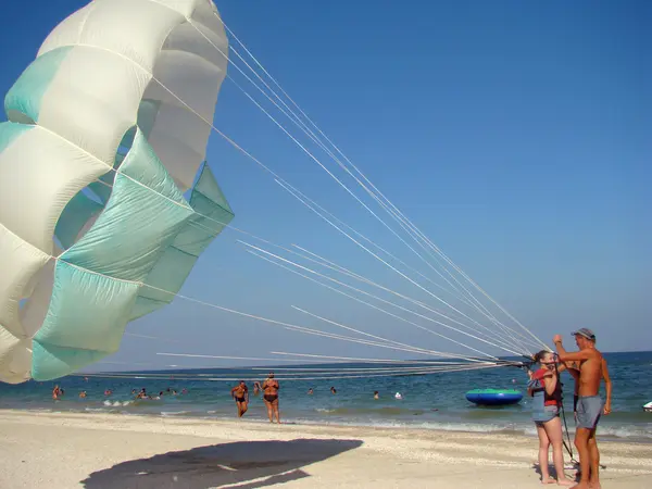 Paseo Paracaídas Pueblo Urbano Kirillovka Costa Del Mar Azov Foto —  Fotos de Stock