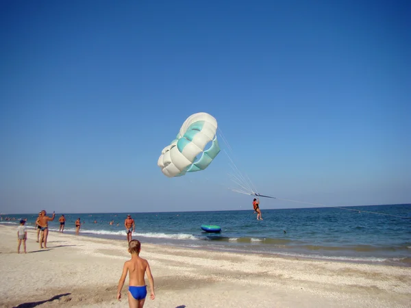 Paseo Paracaídas Pueblo Urbano Kirillovka Costa Del Mar Azov Foto — Foto de Stock