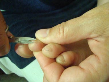 makas, hijyen ve temizlik ile ayak tırnakları kesmek için.