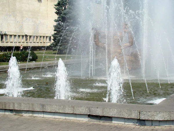 Спрей Фонтана Возле Оперного Театра Днепропетровске — стоковое фото