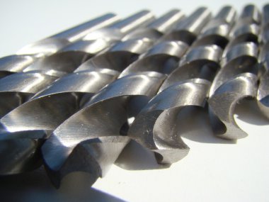 Drill bit-kesici alet dönme kesme hareketi ile.