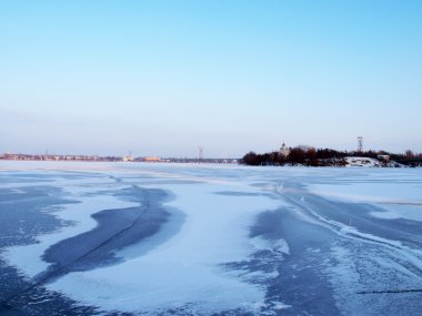 Dnepropetrovsk limanda Dnieper Nehri görünümlerinden manastır Adası'na doğru kıyısında.