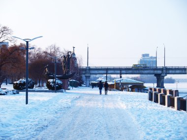 Dnepropetrovsk, Dnieper Nehri, şehir merkezine doğru banka çıkabilir.