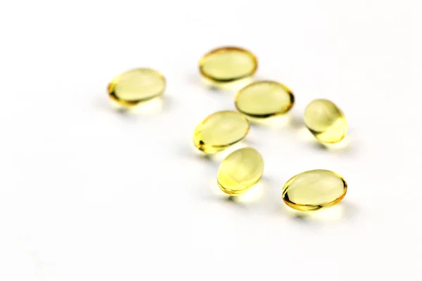 Kapsülleri kapatın: balık yağı, omega 3, omega 6, omega 9, akşam çuha çiçeği yağı, keten tohumu yağı, A vitamini, D vitamini, D3 vitamini, E vitamini.