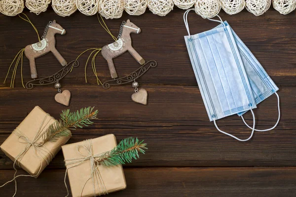 Juguetes Navideños Madera Balanceándose Caballo Cajas Regalo Papel Artesanal Una — Foto de Stock