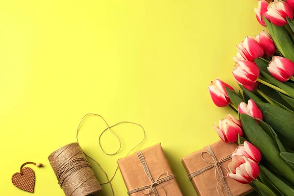 Святковий Букет Тюльпанів Скриньки Подарунків Папері Ремесла Природний Матеріал Світлому — стокове фото