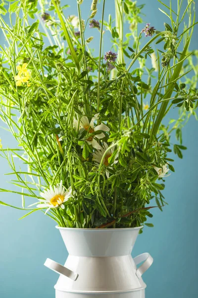 Summer Bouquet Wild Natural Flowers White Vase Selective Focus Vertical — Stock Photo, Image