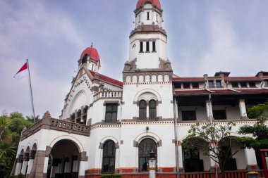 Semarang, Endonezya - 14 Şubat 2025: Merkezi Java 'daki tarihi Lawang Sewu binası, Hollanda sömürge mimari simgesi ve demiryolu müzesi