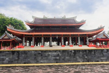 Sam Poo Kong Tapınağı Semarang Endonezya 14 Aralık 2025, Tarihi Çin Tapınağı ve Kültürel Miras Tarihi Tarihi Tarihi, Simetrik Geniş Açı Editör Fotoğrafı Parlak Gün Işığı Atmosferi