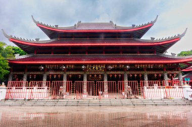 Semarang Endonezya 14 Aralık 2025 Amiral Zheng Heykeli Sam Poo Kong Tapınağı 'nda, Çin Deniz Tarihi Keşfi ve Kültür Mirasını onurlandırdı