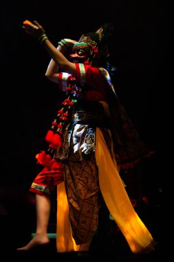 Geleneksel Endonezya Maskeli Dansı Tari Topeng Kelana Dramatik Sahne Işığı Performansı