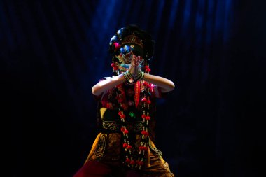 Endonezya Geleneksel Cirebon Maskeli Dans Performansı Tari Topeng Klana Batı Cava Kültürü