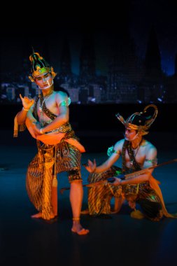 Rama ve Kumandan Wayang Wong Ramayana Dans Draması, Dramatik Aydınlatma ile Klasik Cava Sahne Performansı, Yogyakarta, Endonezya, 9 Nisan 2022