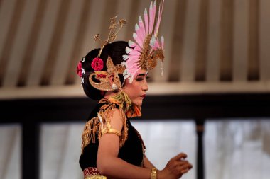 Tari Golek Ayun Ayun Cava Saray Dansı, Kraliyet Sarayı, Yogyakarta, Endonezya 'da Yenilenmiş Parmak Kontrol ve Zarif Siluet, 7 Ekim 2023