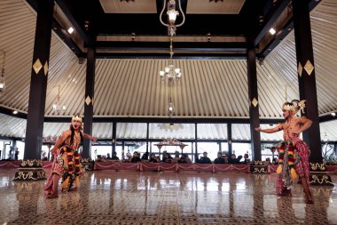 Wayang Wong Mahabharata Dasakendra Savaş Sahnesi ve Setyaki Alap Alapan Siti Sendari Saray Dansı, Yogyakarta, Endonezya, 7 Ekim 2023