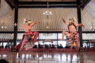 Dasakendra ve Setyaki Dövüş Sahnesi Wayang Wong Performansı, Alap Alapan Siti Sendari Hikayesi, Mahabharata Kraton Yogyakarta, Yogyakarta, Endonezya, 7 Ekim 2023