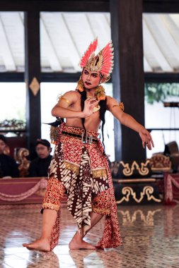 Dasalengkara Savaşçı Dans Hareketi Wayang Wong Mahabharata Kraton Yogyakarta Sarayı, Yogyakarta, Endonezya, 7 Ekim 2023