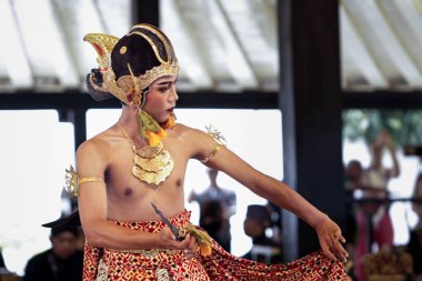 Abimanyu Wayang Wong Mahabharata Dansını sahneye koyuyor Kraton Yogyakarta Sarayı, Yogyakarta, Endonezya, 7 Ekim 2023