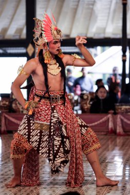 Prabu Dasalengkara Wayang Wong 'u canlandırıyor, Kraton Yogyakarta Sarayı, Yogyakarta, Endonezya, 7 Ekim 2023 Klasik Cava Mahabharata Dans Draması