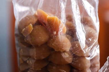 Temiz Plastik Pakette Otantik Cava Hindistan cevizi Palm Sugar Blokları, Geleneksel Endonezya Gastronomisi ve Tatlı Şekerlemeler İçin Doğal Rafine Esmer Şeker