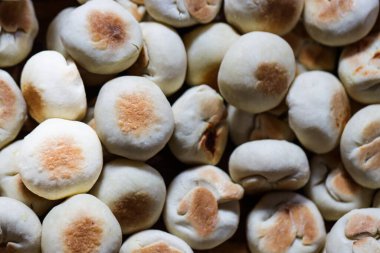 Otantik Bakpia Patates Pastası Dokusunu Kapat, Geleneksel Endonezya Fasulye Pastası Yığını Flaky Crust, Kavrulmuş Doğu Turtası Arkaplanı, Asya sokak atıştırmalığı konsepti