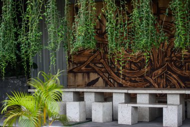 Sert Ahşap Kafe Sandalyesi ve Piknik Masası Seti Çimen Köşkünde Bütünleşik Banklar, Bahçe Restoranı Terası için Kırsal Dış Mobilya ve Arka Bahçe Bahçesi Dekorasyonu