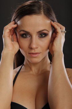 Headshot uygun bir esmer