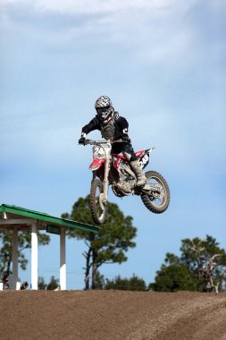 Motosiklet motokros rekabet edecek