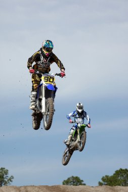 Motosiklet motokros rekabet edecek