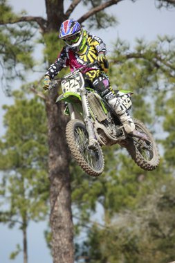 Motosiklet motokros rekabet edecek